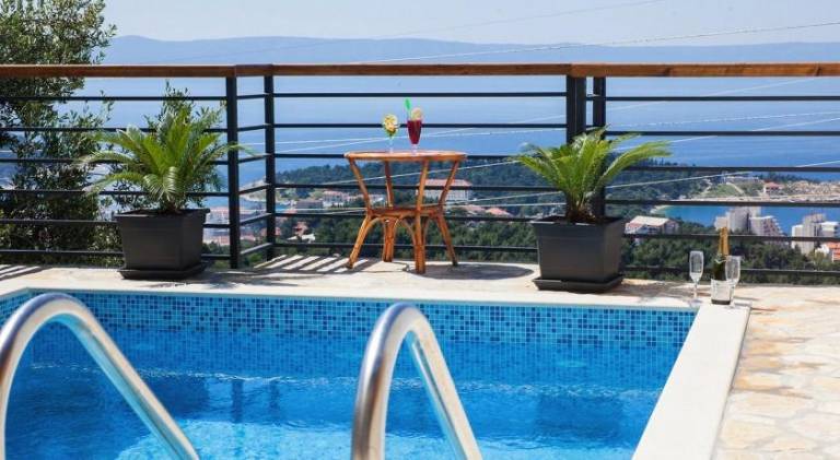 House with pool in Tucepi