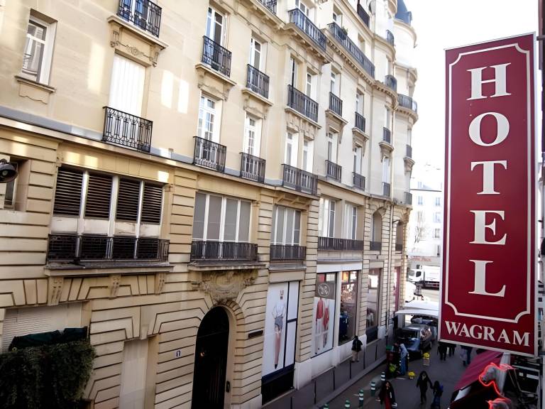 Hotel Wagram in Courbevoie