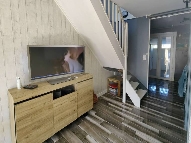 House with pool — photo 2