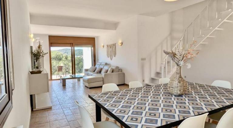 Fully equipped vacation home with BBQ & patio | Pets are welcome — photo 3