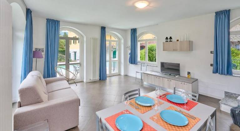 Vacation home with pool — photo 4