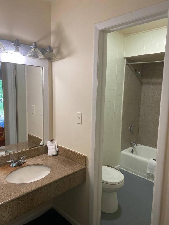Ivory Tower Motor Inn — photo 4