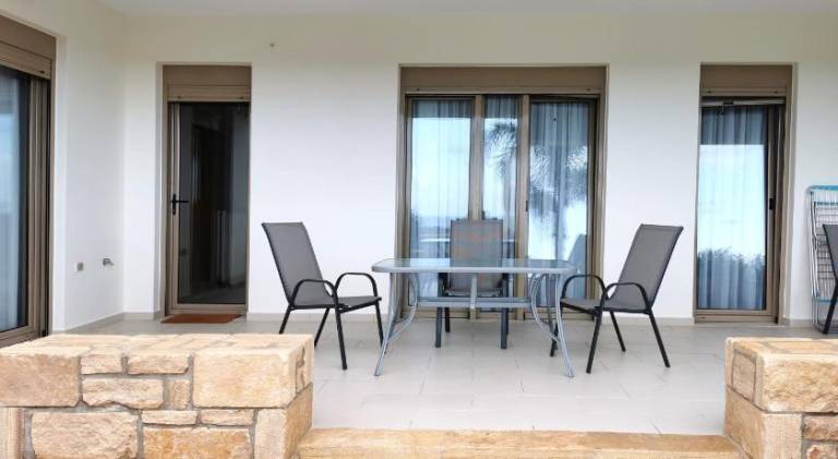 Apartment with grill, yard & terrace — photo 3