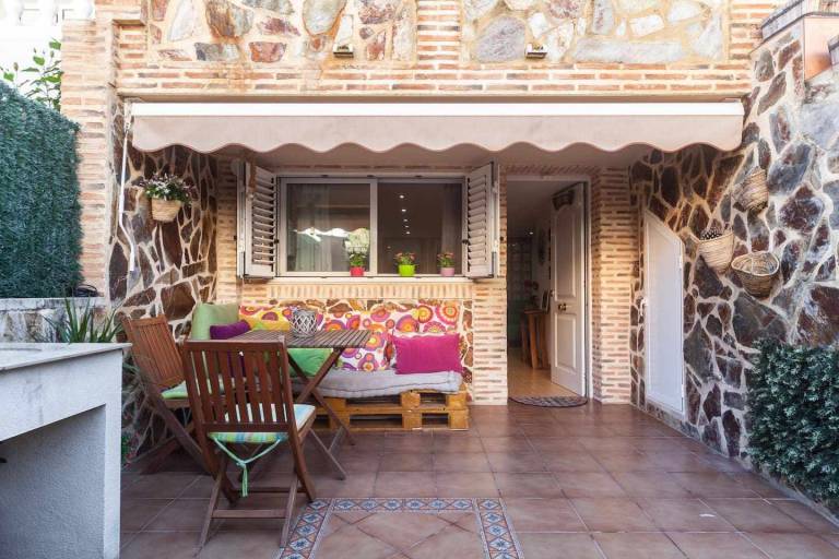 Fully equipped vacation home with pool, terrace & yard | Beach view | Next to the beach | Pet-friendly — photo 2