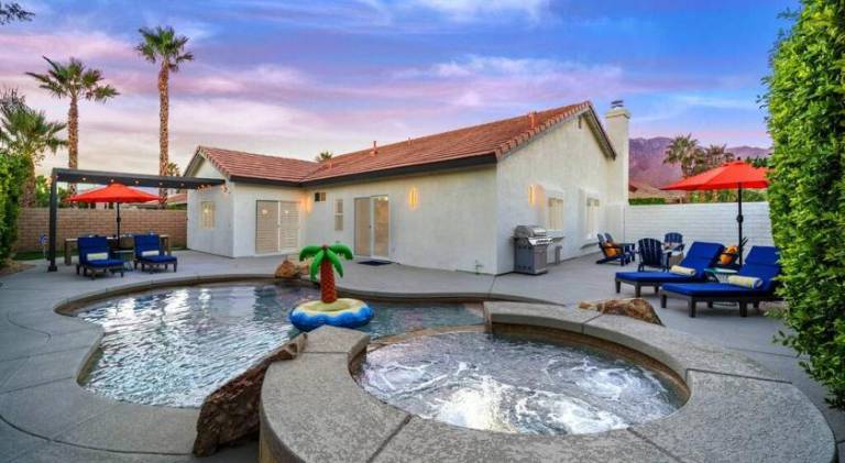 Fully equipped vacation home with jacuzzi, barbecue & private pool | Good for workation | Pet-friendly in Palm Springs, CA