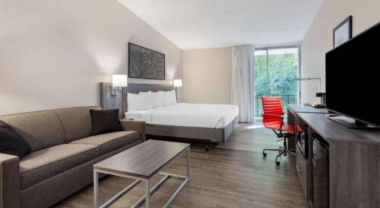 Ramada by Wyndham Hartford North / Bradley Airport — photo 2