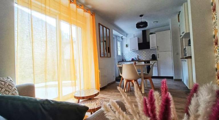 Rental apartment with 1 room for 2 persons in Coutances