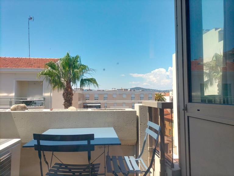 Rental apartment with yard & terrace — photo 4