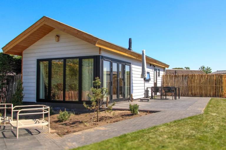 Chalet with garden & patio | Dogs allowed — photo 2