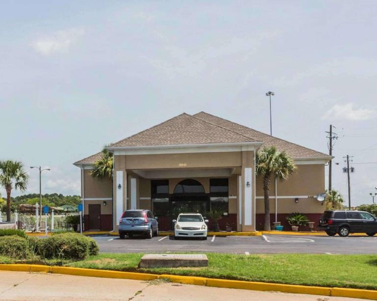Quality Inn & Suites North Montgomery in Montgomery