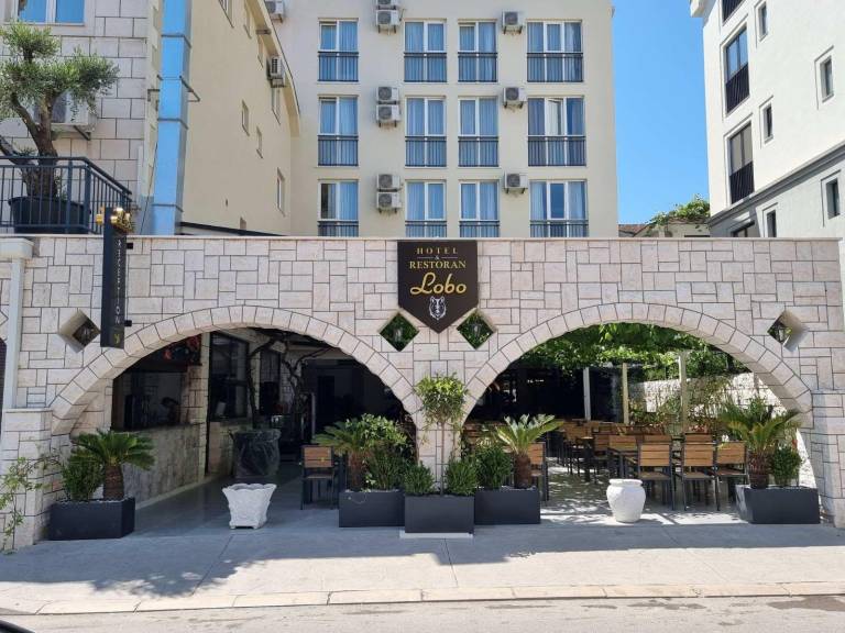 Hotel Lobo Budva in Becici