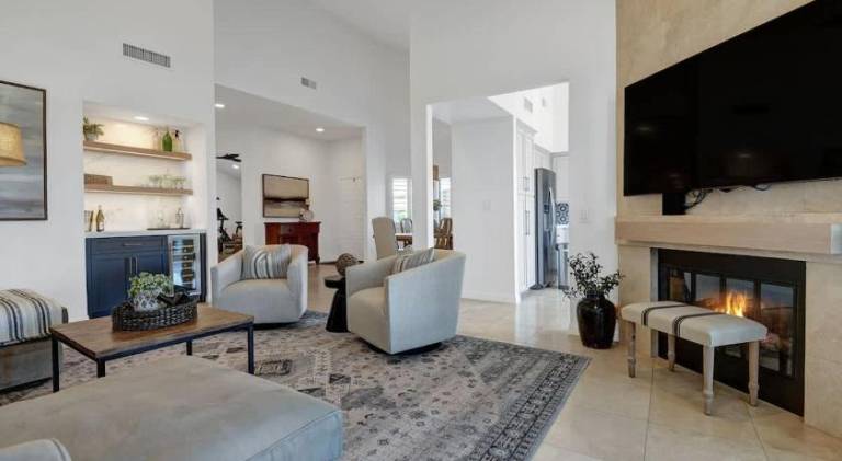 Pleasant vacation home with jacuzzi & pool | Good for workation | Pets allowed — photo 2