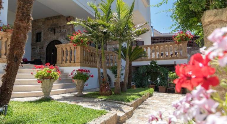 Nice vacation home with yard | Pets allowed in Melissa