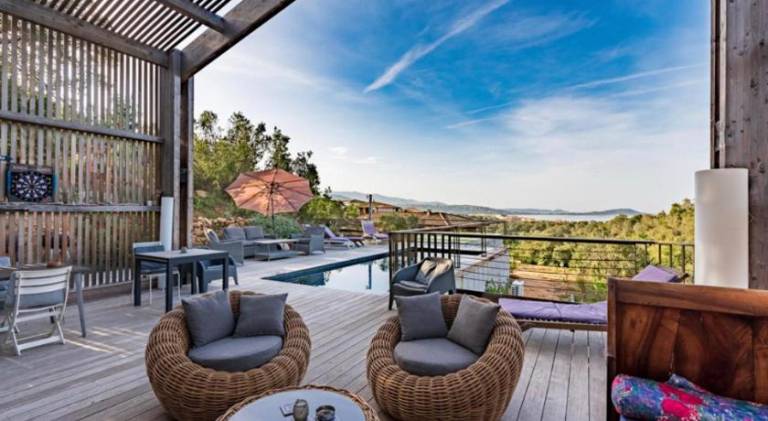 Villa with pool — photo 4