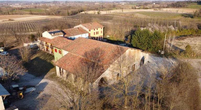 House with patio & yard in Mantua