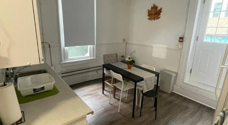 Cosy Room Yonge Dundas Square Fast Wi Fi and Self Check In