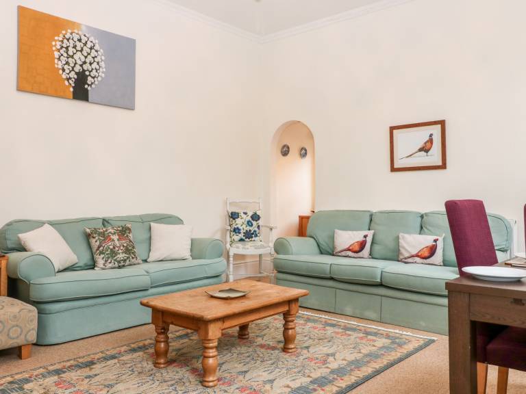 Child-friendly charming cottage with yard | Pets allowed — photo 5