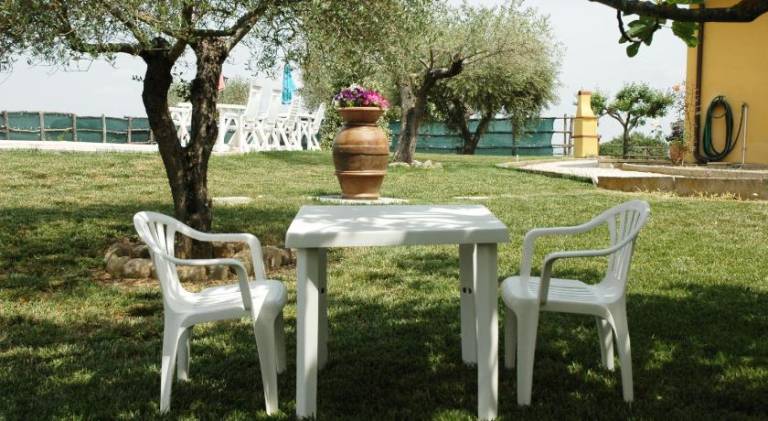 Vacation home with terrace, yard & barbeque — photo 4