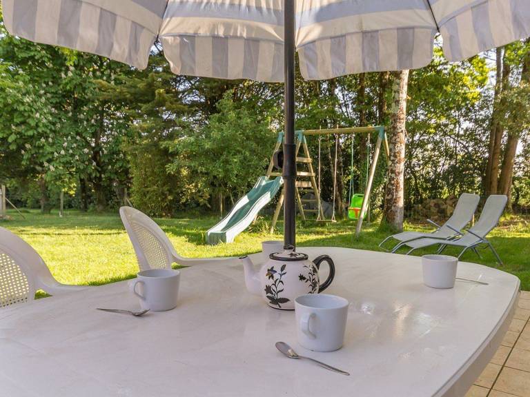 Cottage with garden, pool & BBQ — photo 2