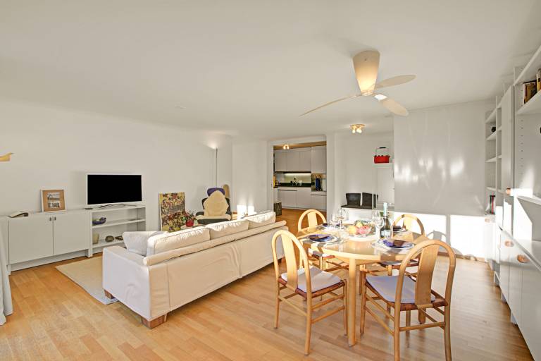 Family-oriented pleasant rental apartment with terrace & yard | Water view | Pet-friendly — photo 4