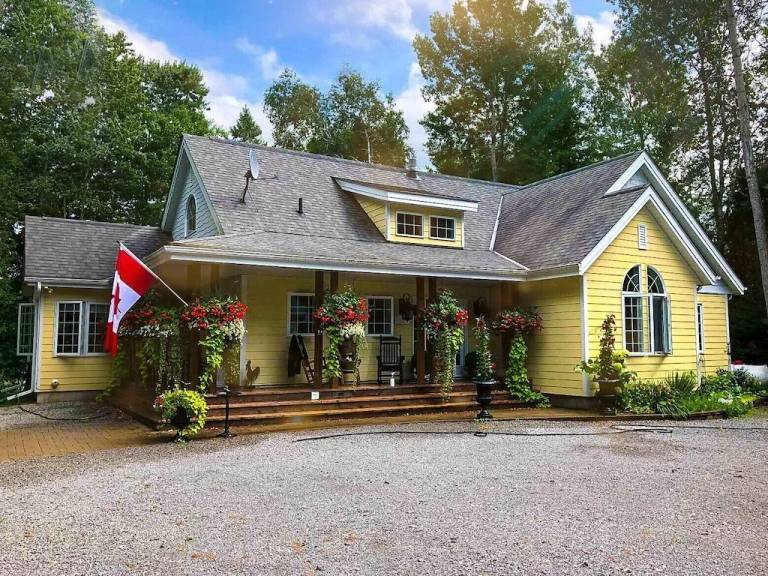 House  Fenelon Falls