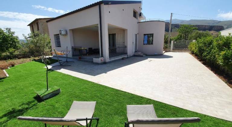 Vacation home with patio & yard | Pets allowed in Castellammare del Golfo
