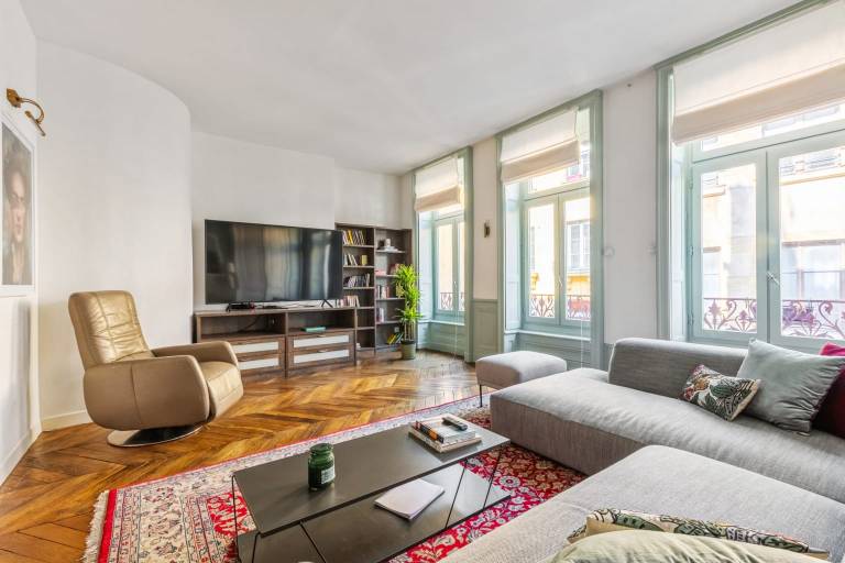 Family-oriented big apartment with yard | Next to Place Bellecour | Good for workation | Dogs allowed — photo 2