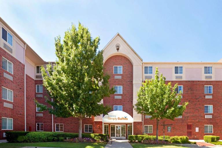 Sonesta Simply Suites Arlington Entertainment District in Arlington, TX