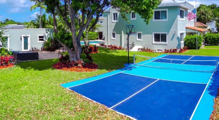 Villa with pool & jacuzzi in West Palm Beach, FL