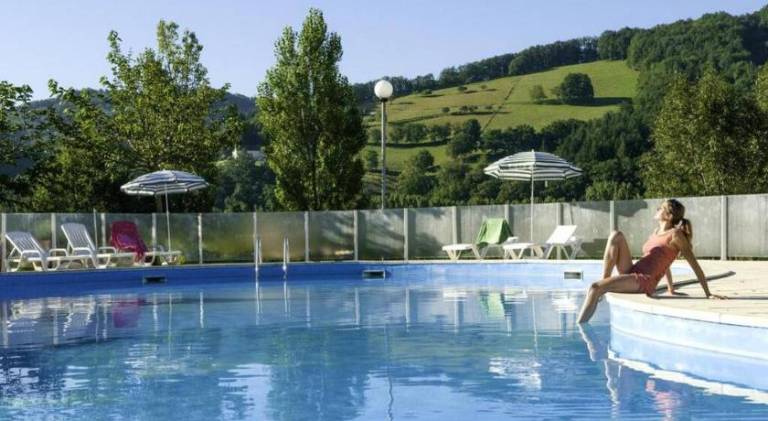 Apartment with pool in Rodez