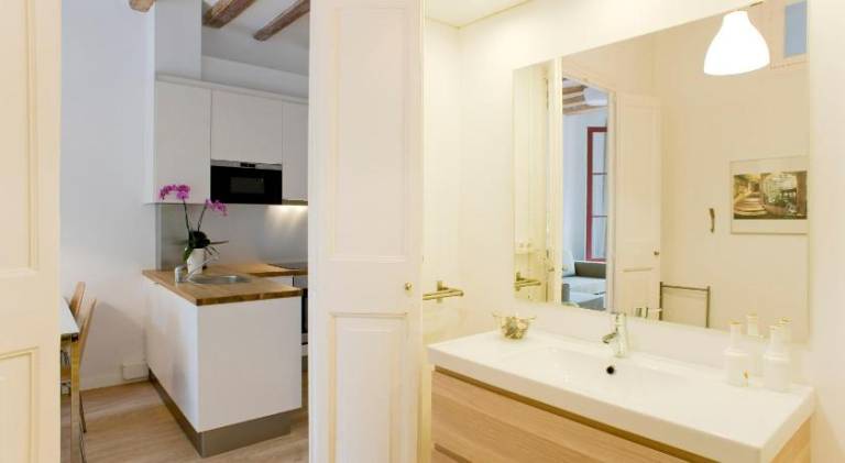 Sunny apartment on the square — photo 2