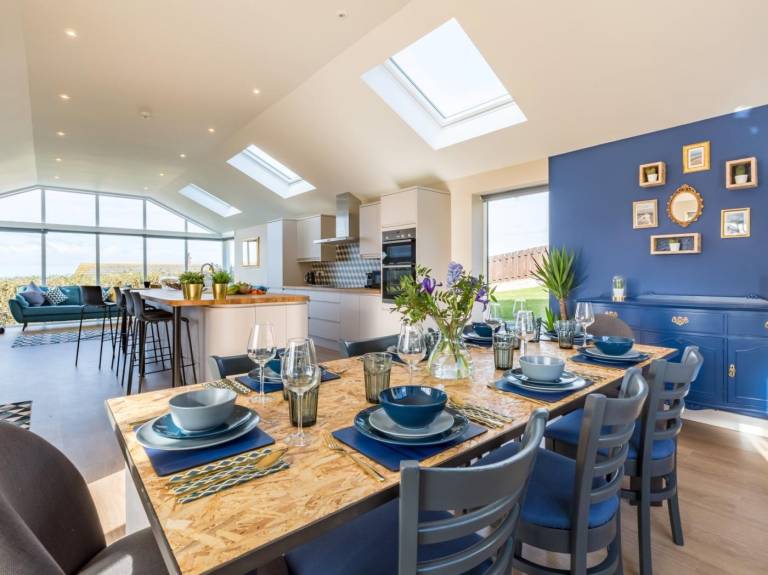 House with jacuzzi & garden | Water view in Bideford