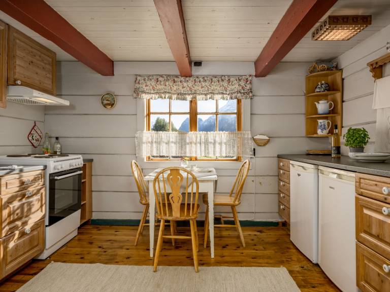 Vacation home with patio, garden & BBQ | Mountain view — photo 3