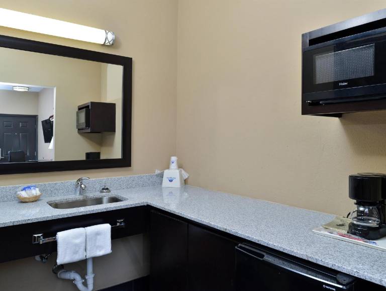 Rodeway Inn — photo 2