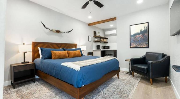 Vacation home with pool in Three Rivers, CA
