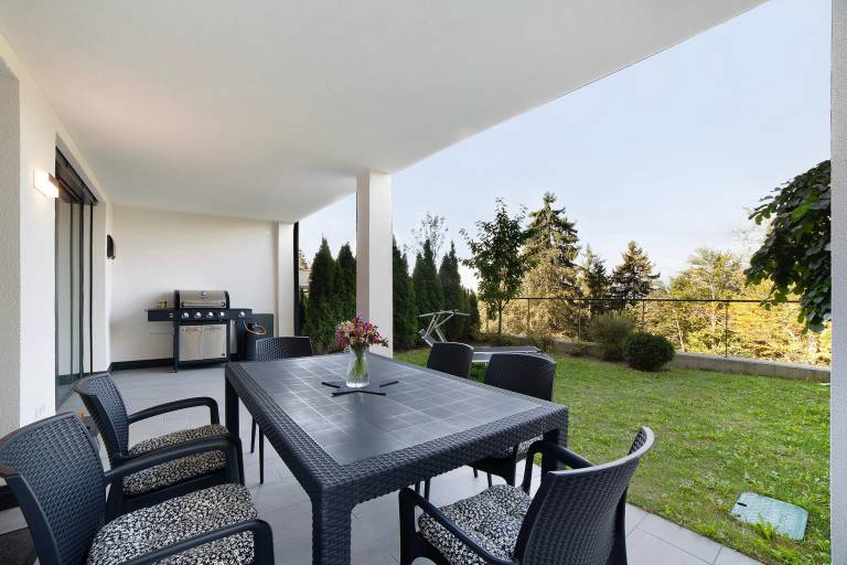 Holiday apartment with garden, BBQ & terrace | Garden view | Perfect for remote work — photo 2