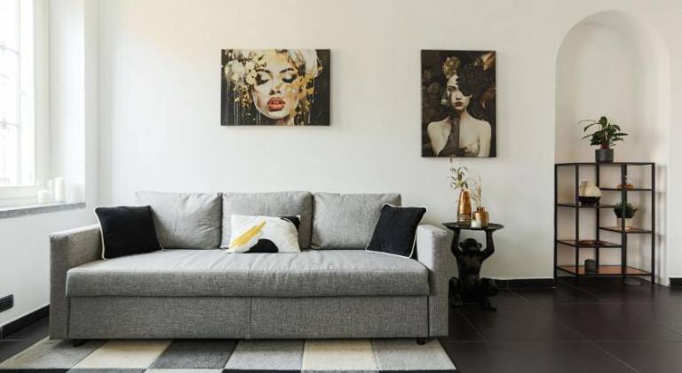 Fully equipped apartment with jacuzzi & terrace | Close to Milano Centrale railway station | Dogs allowed in Milan, OH