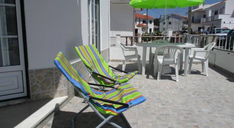 Rental apartment with patio — photo 3