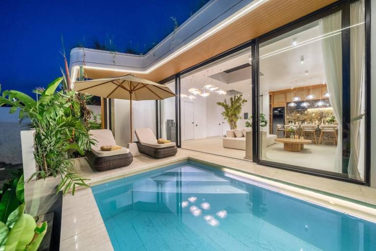 Villa with pool & garden in Kuta