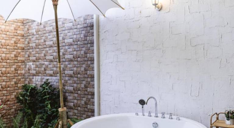 Villa with jacuzzi & pool — photo 3