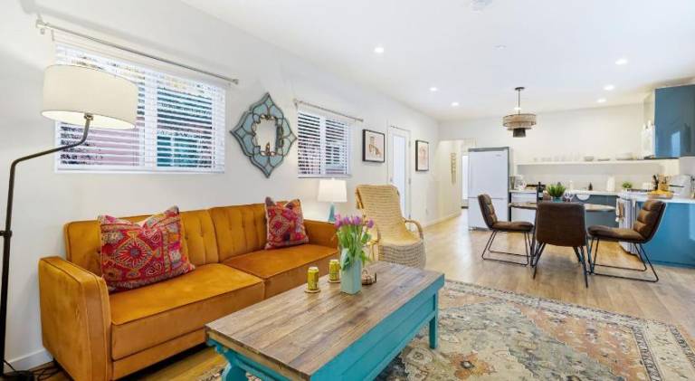 2 Units in Prime Hollywood Location Chic Renovated 1BDRs w Patio AvantStay — photo 4