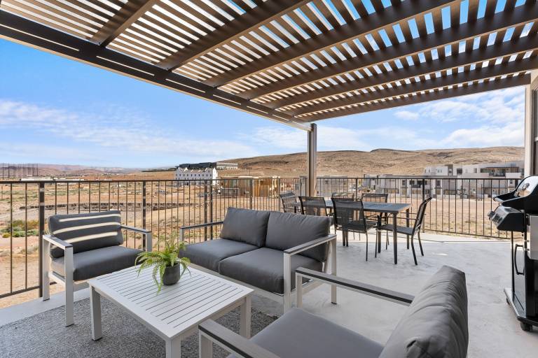 Condo with jacuzzi, BBQ & pool — photo 2