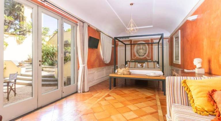 Villa with jacuzzi — photo 2