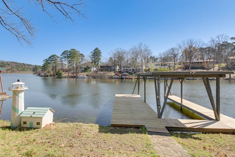 Tranquil Family Retreat w/ Views on Lake Desoto in Hot Springs, AR