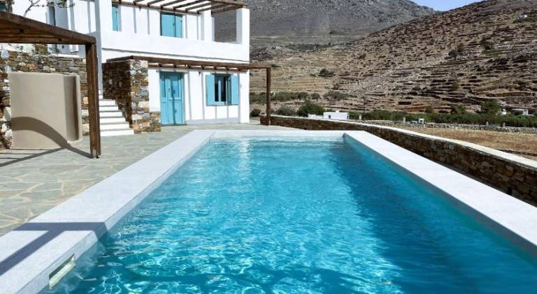 Vacation home with pool, terrace & garden in Tinos