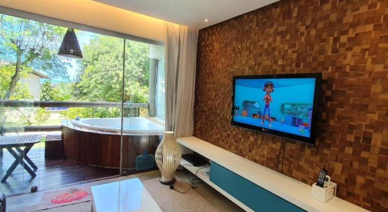 Serviced apartment with patio, pool & garden — photo 2