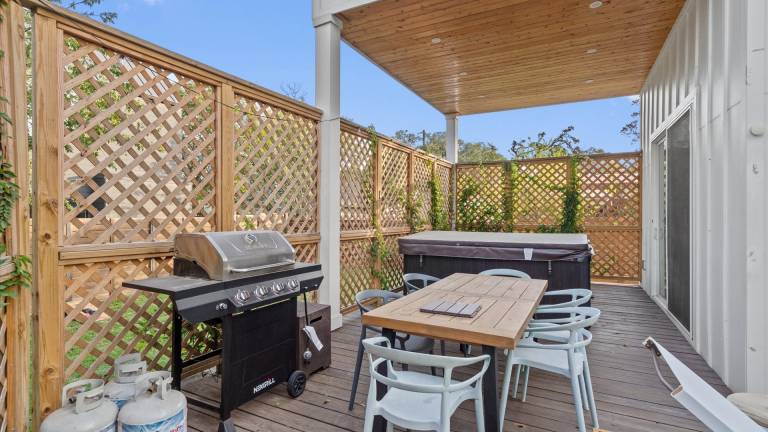 House with hot tub, private pool & barbeque — photo 5