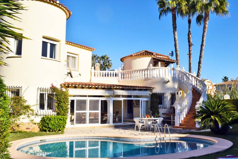 Villa with private pool, yard & barbeque — photo 3