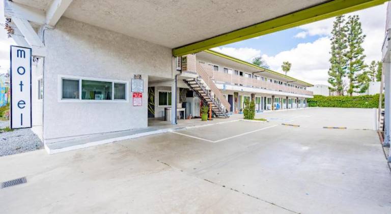 Exclusivo Inn and Suites — photo 4