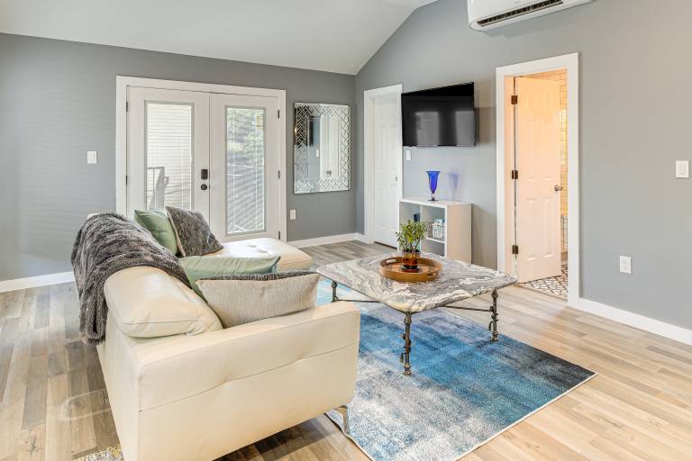 The Penthouse in Space City 1 Mi to Midtown